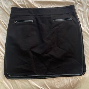 Women’s skirt - leather trimmed White House Black Market - mini skirt - sz 4